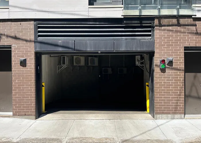 Initial / Cinema +Parking / Centre-Ville De Quebec