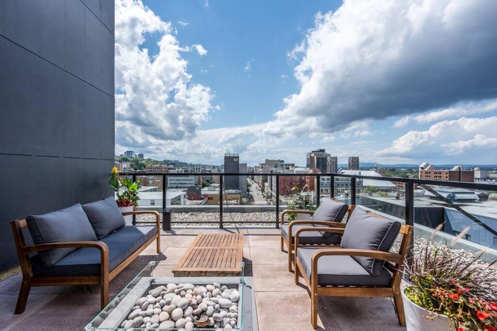 Apartment Initial / Cinema +parking / Centre-ville De Quebec City